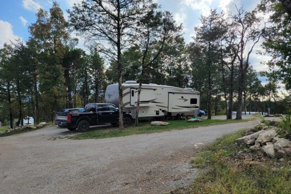 fifth-wheel-in-a-camp-site fifth-wheel-in-a-camp-site